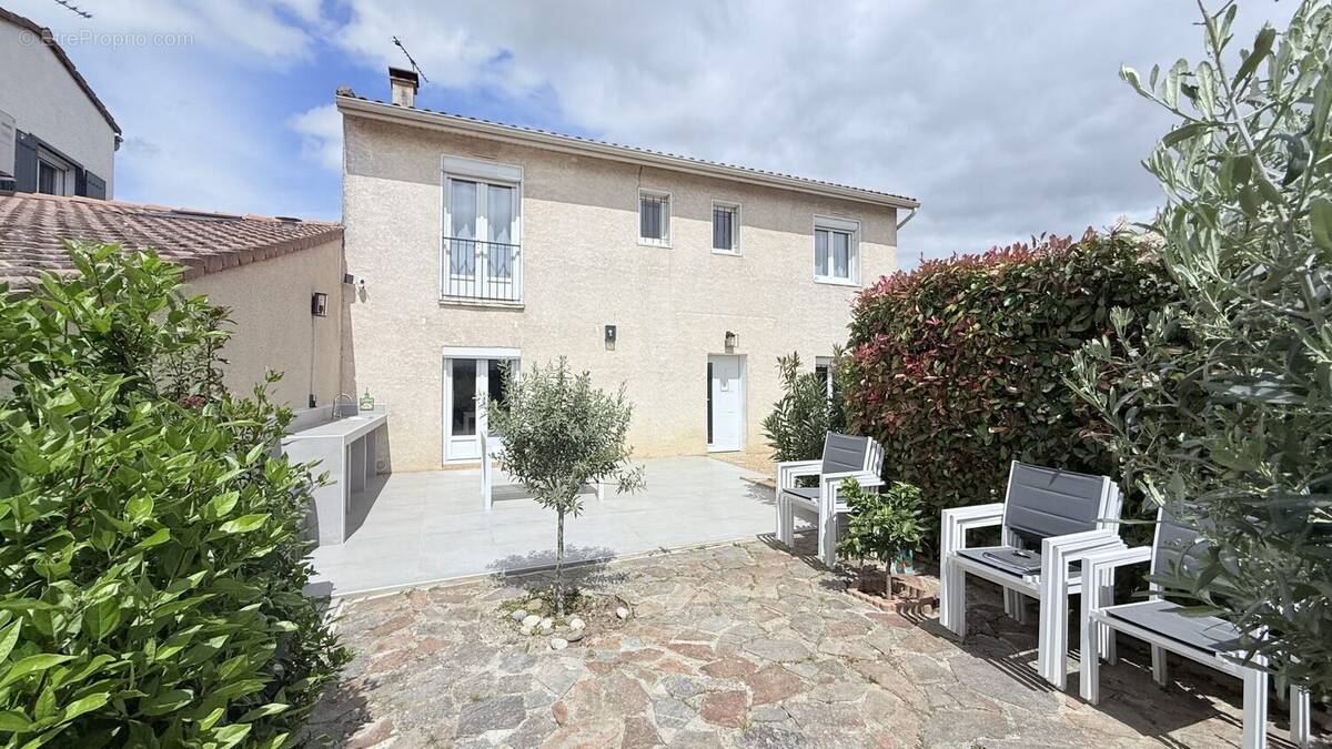 Maison à VILLEMOUSTAUSSOU