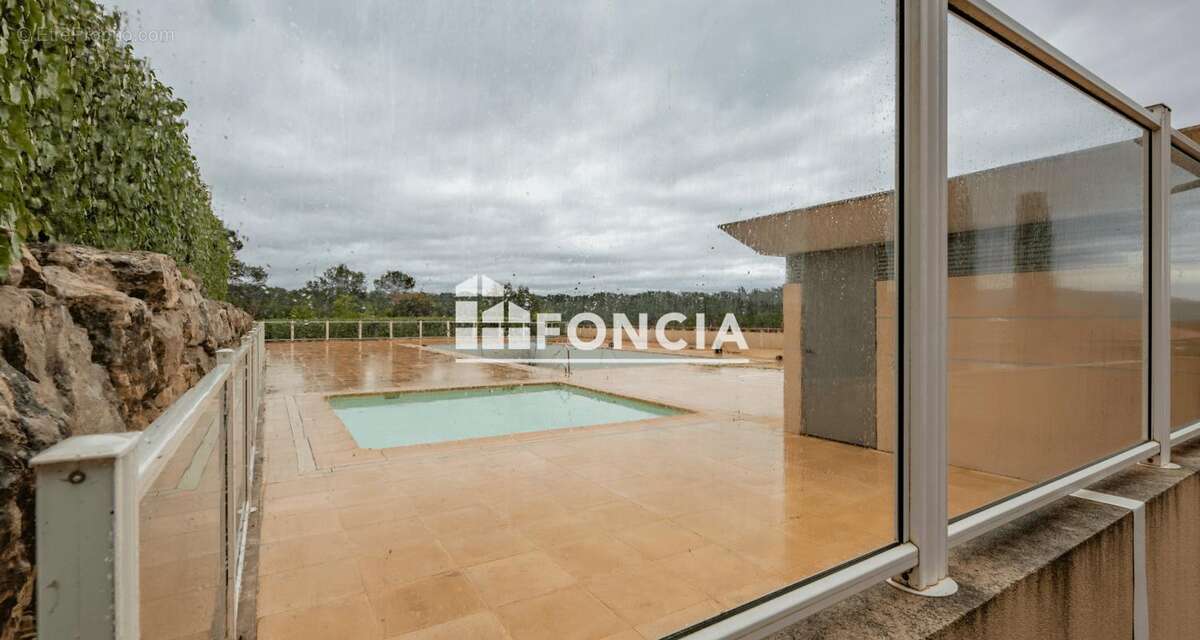 Appartement à ROQUEBRUNE-SUR-ARGENS