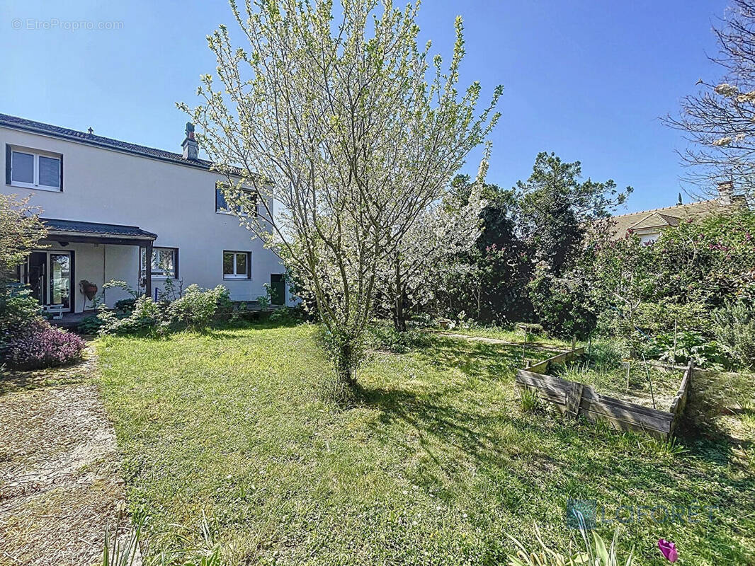 Maison à SAINT-GERMAIN-LES-ARPAJON