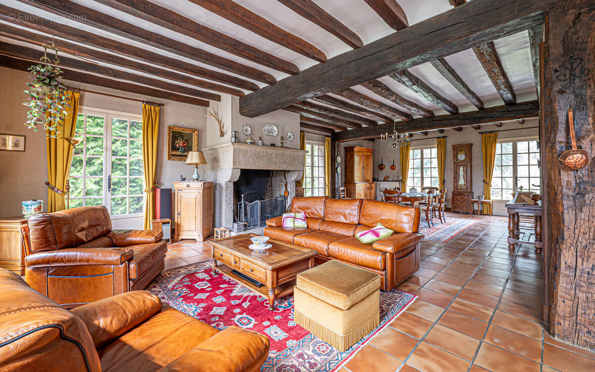Maison à NEUVILLE-SUR-SARTHE