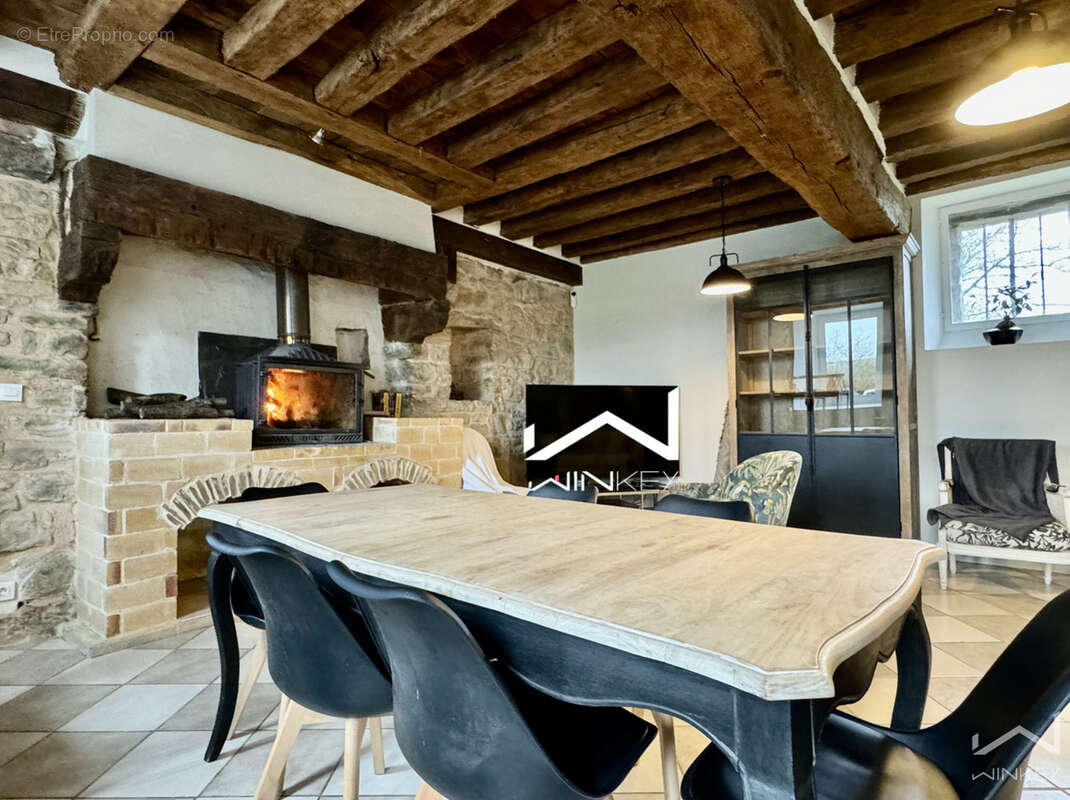 Maison à COMBOURTILLE