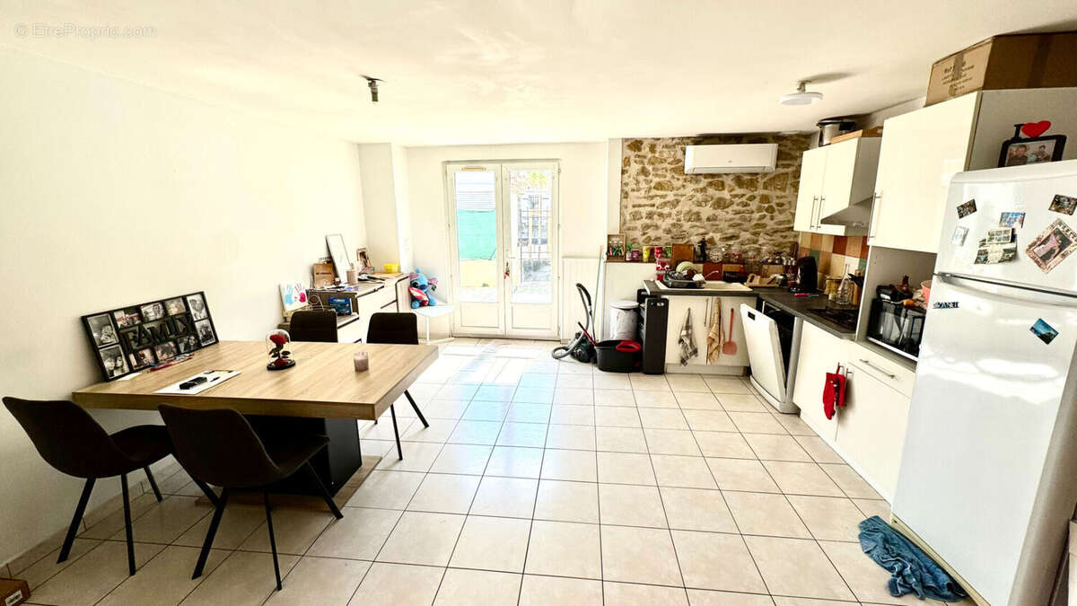 Appartement à ENTRAIGUES-SUR-LA-SORGUE
