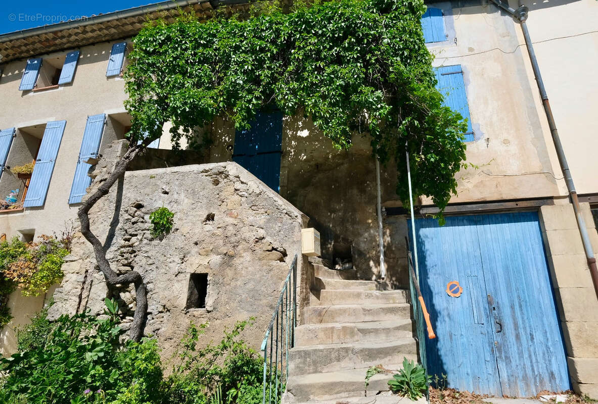 Maison à CUCURON