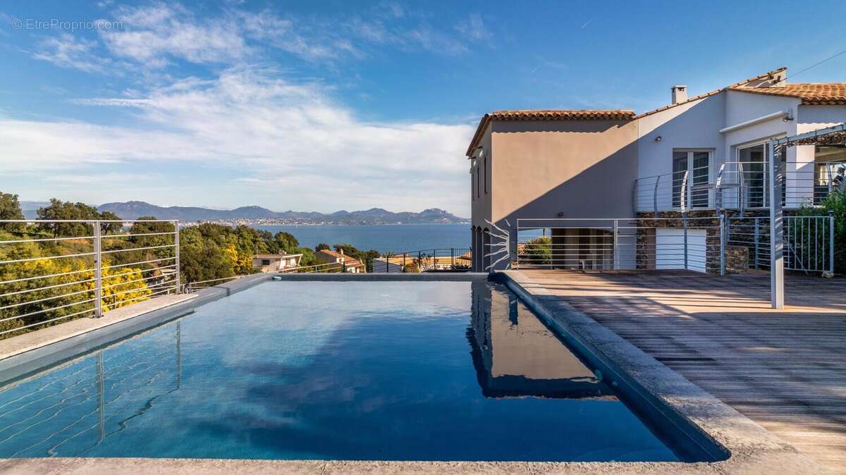 Photo 2 - Maison à ROQUEBRUNE-SUR-ARGENS