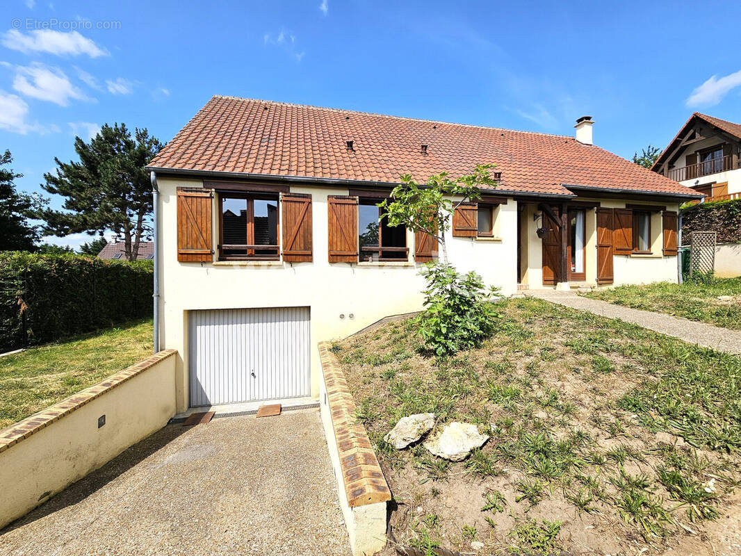 Maison à CHANTELOUP-LES-VIGNES