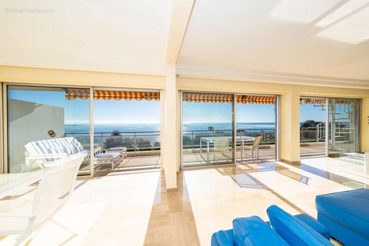 Appartement à VALLAURIS