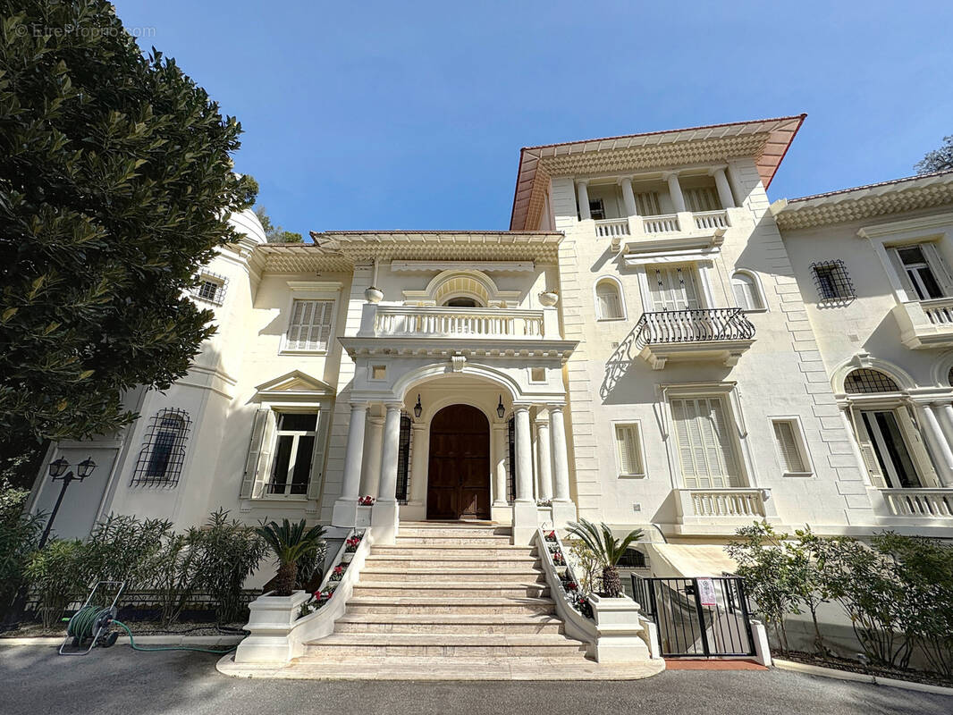 Appartement à ROQUEBRUNE-CAP-MARTIN