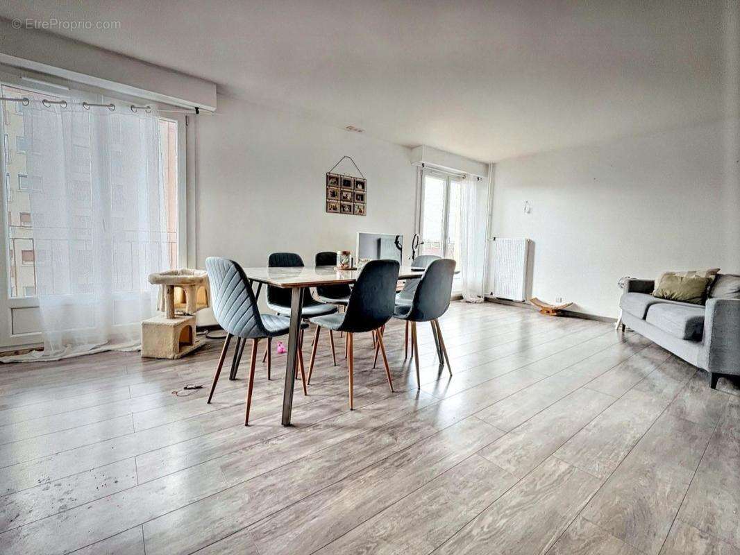 Appartement à CHENOVE