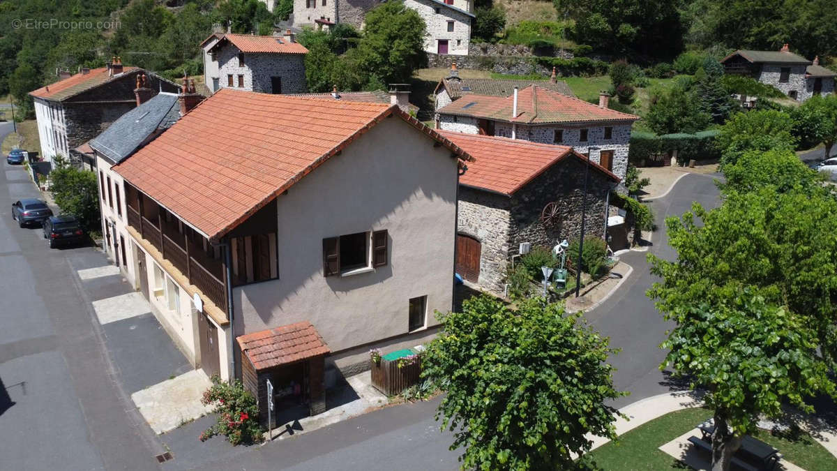 Maison à MOLOMPIZE