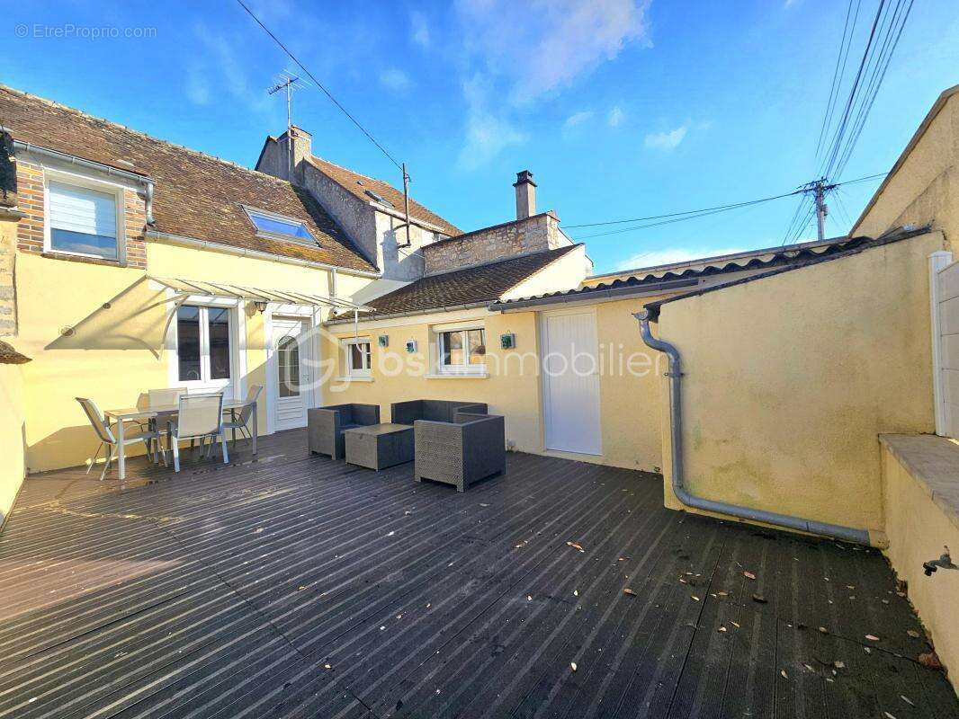 Maison à SAINT-PIERRE-LES-NEMOURS