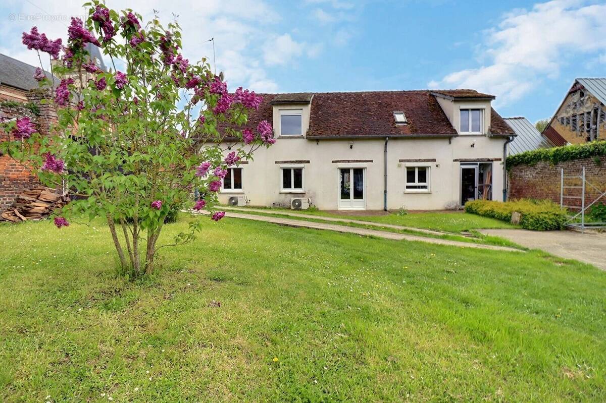 Maison à BRESLES
