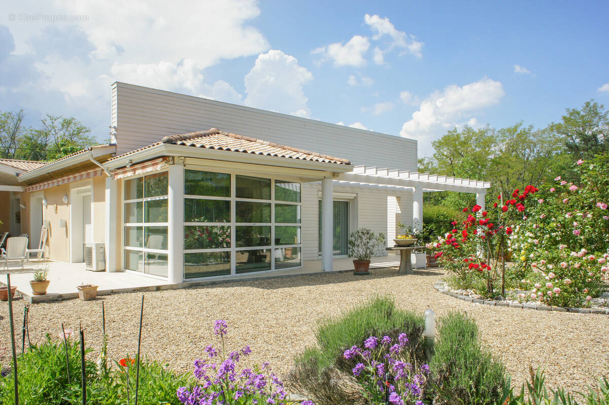 Maison à LEOGNAN