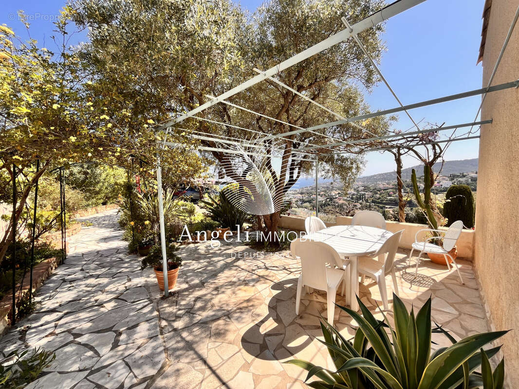 Maison à ROQUEBRUNE-SUR-ARGENS