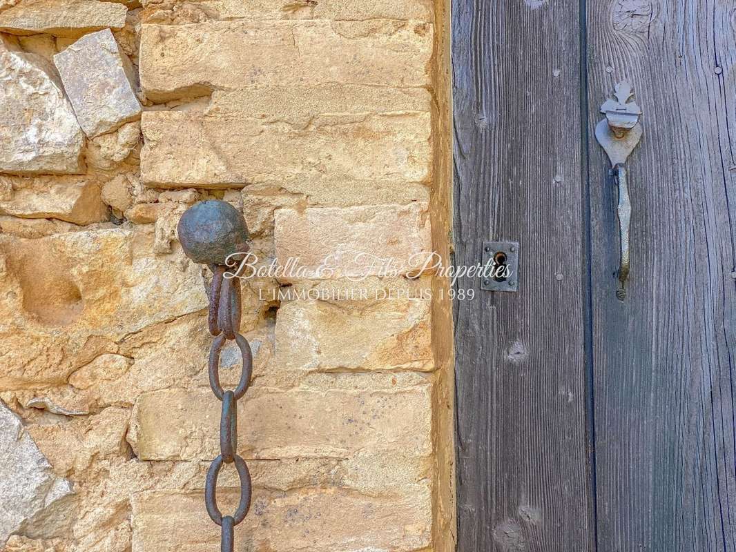 Maison à LAUDUN-L&#039;ARDOISE