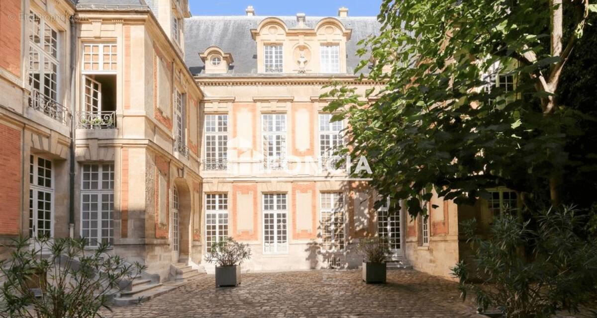 Appartement à PARIS-3E