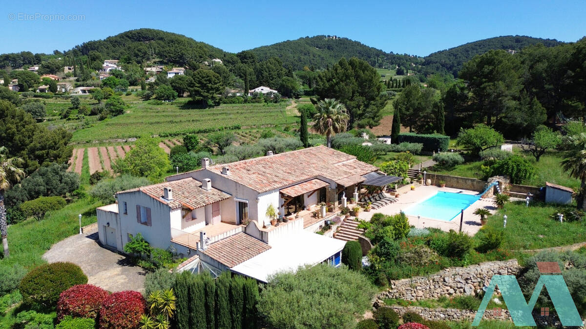 Maison à LE CASTELLET