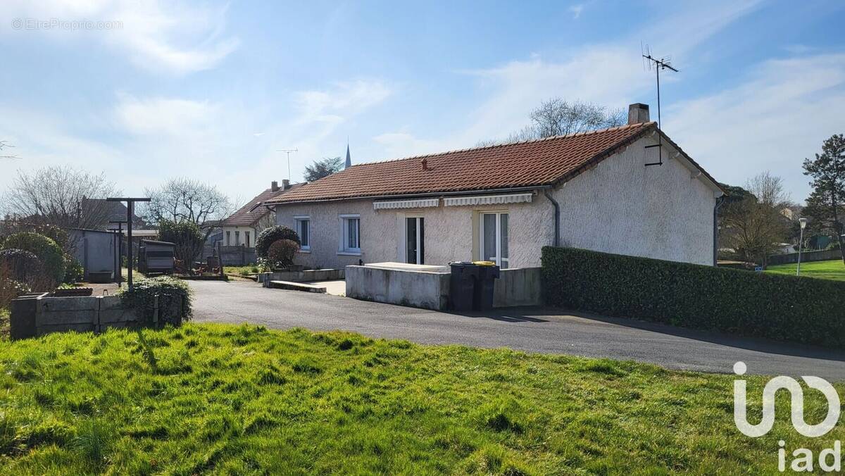 Photo 1 - Maison à YZERNAY