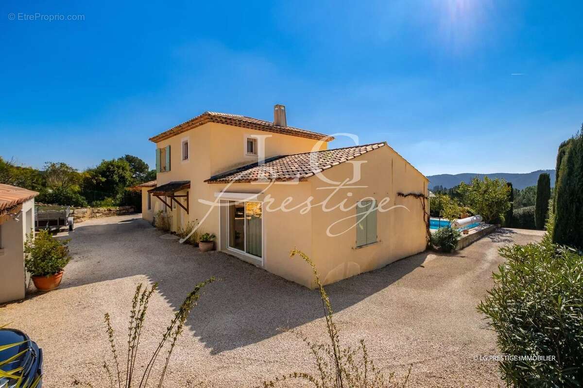 Maison à BAGNOLS-EN-FORET