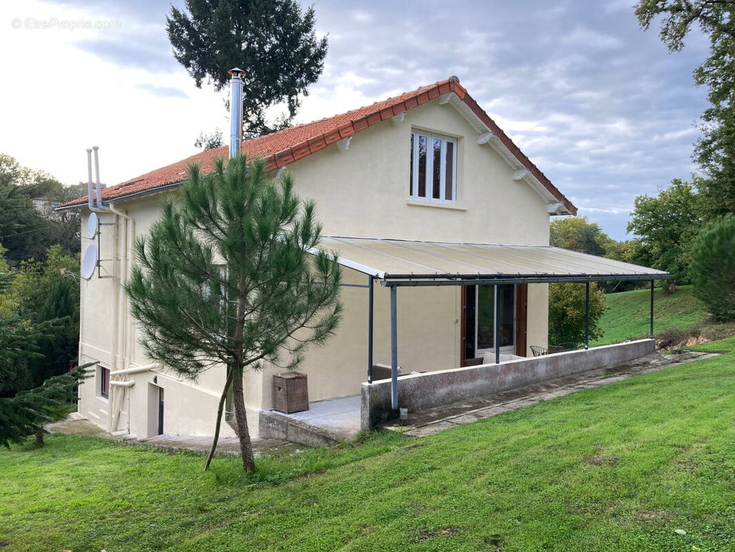 Maison à CONFOLENS