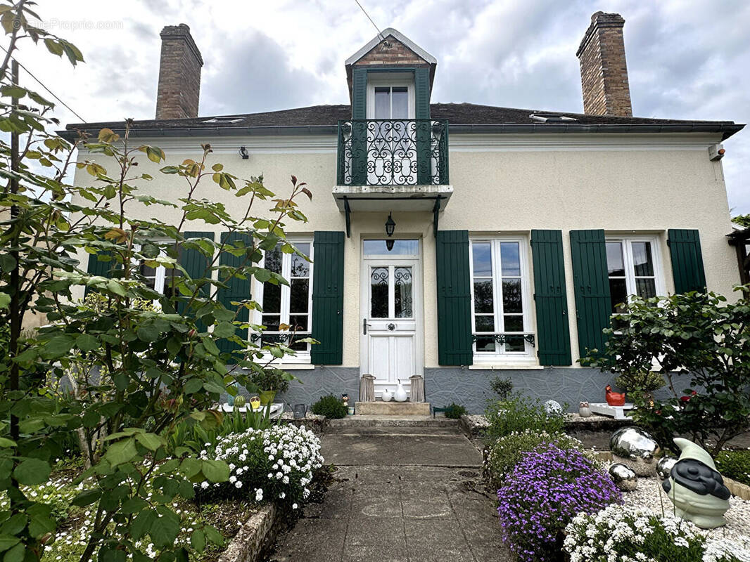Maison à VILLENEUVE-LA-GUYARD