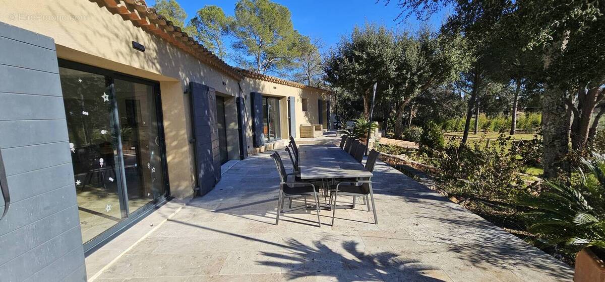 Autre à ROQUEBRUNE-SUR-ARGENS