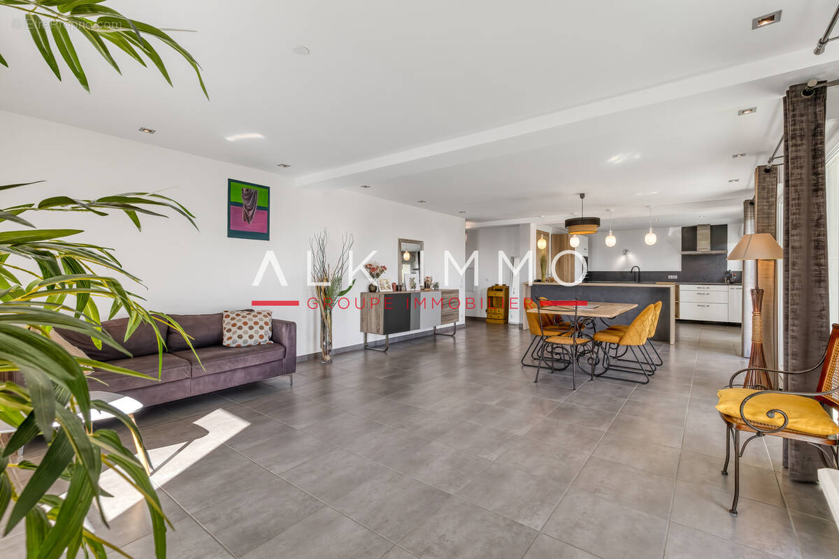 Appartement à SAINT-MARTIN-BELLEVUE