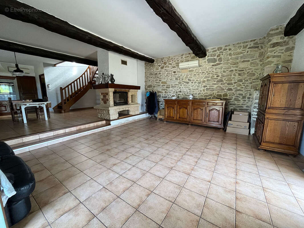 Maison à LAUDUN-L&#039;ARDOISE
