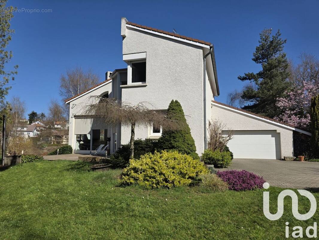 Photo 1 - Maison à SAINT-JUST-MALMONT