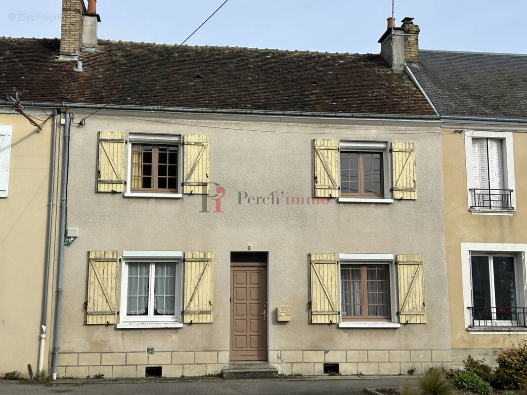 Maison à SAINT-COSME-EN-VAIRAIS
