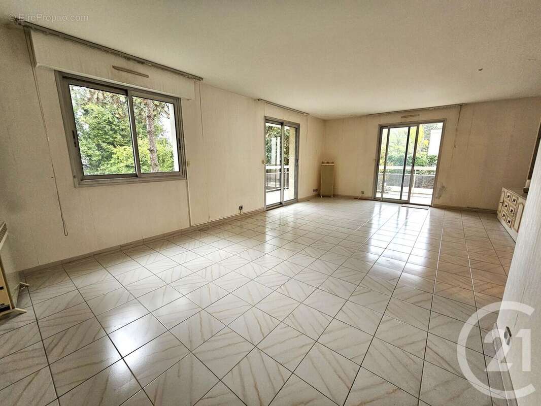 Appartement à SAINT-MAUR-DES-FOSSES