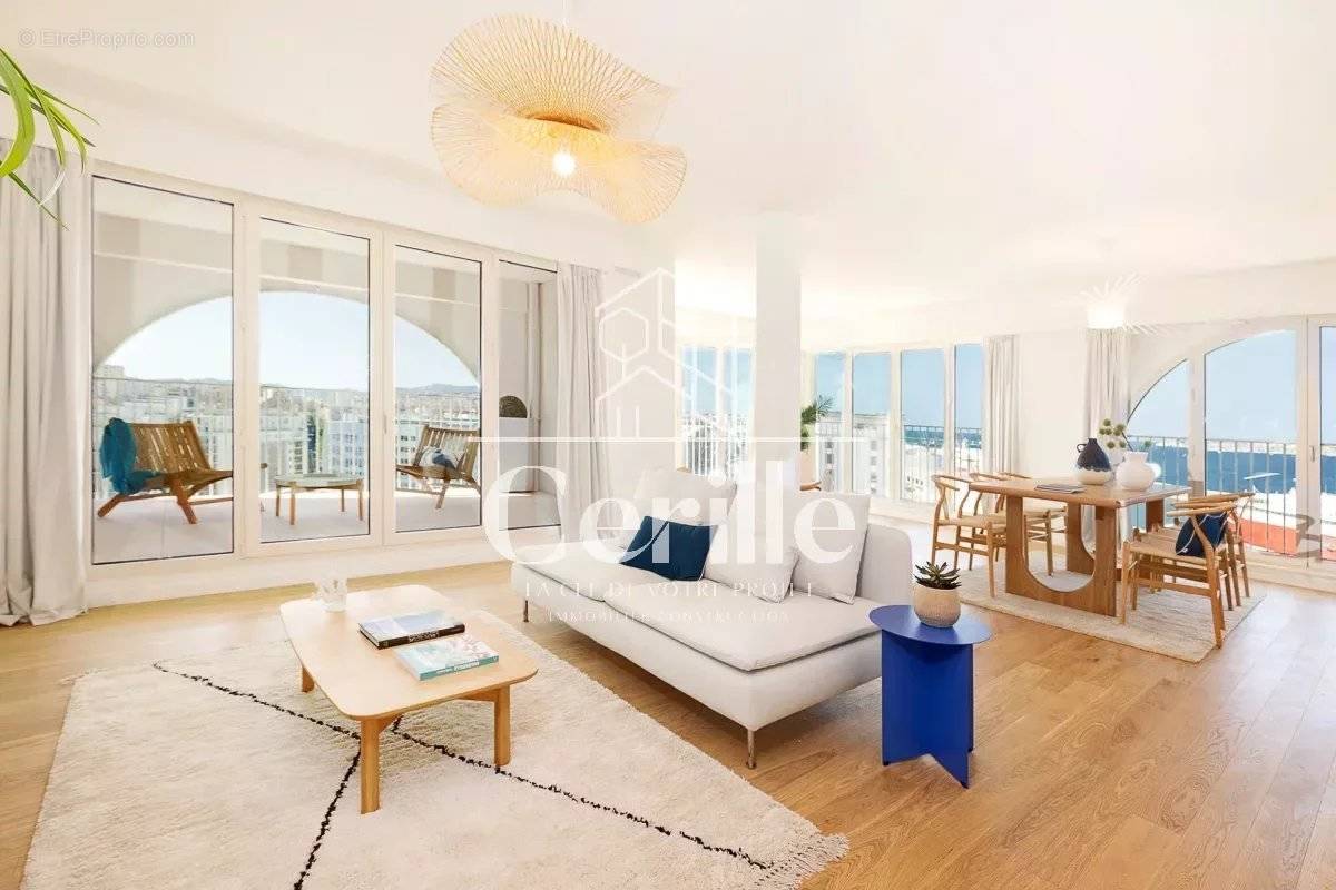 Appartement à MARSEILLE-2E