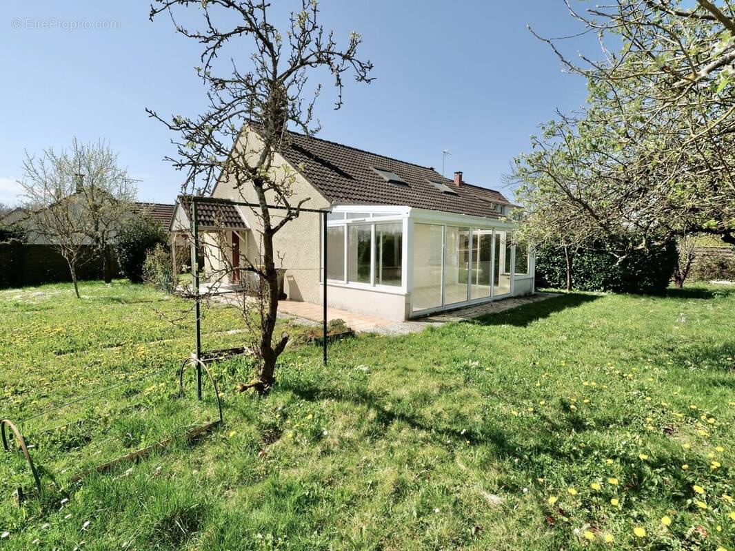 Maison à LE CHATELET-EN-BRIE