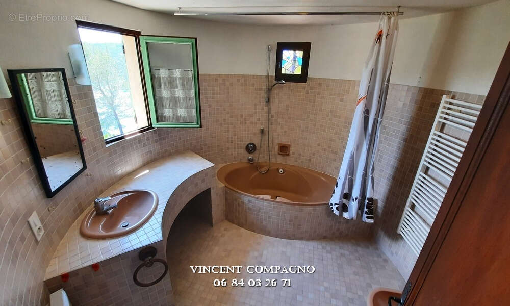 Maison à ESPARRON-DE-VERDON