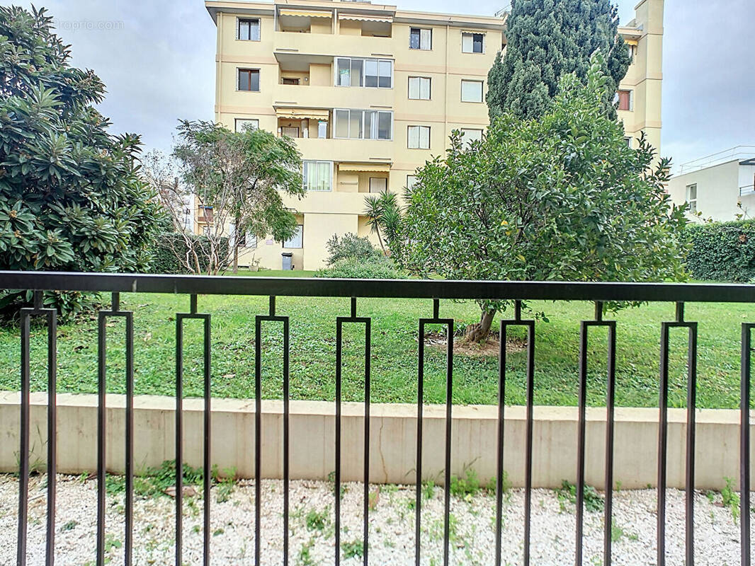 Appartement à SAINT-LAURENT-DU-VAR