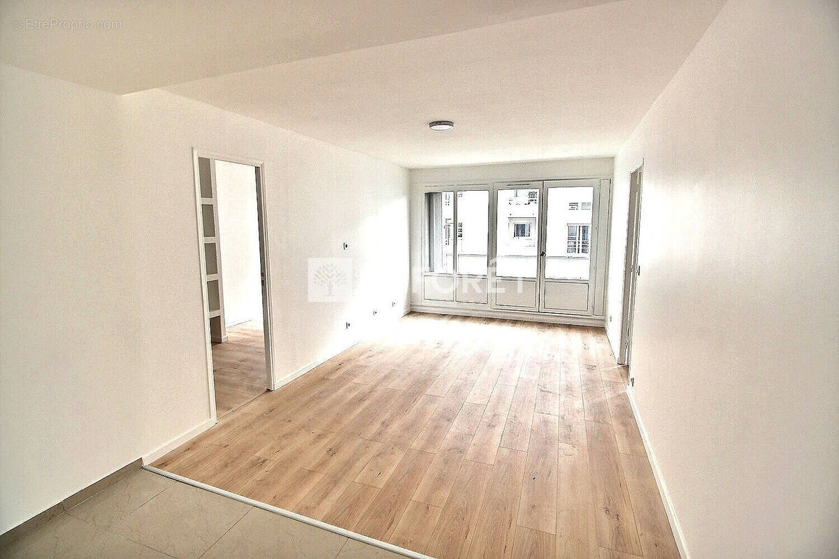 Appartement à VILLENEUVE-LA-GARENNE