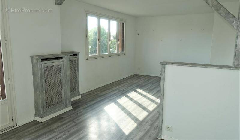 Appartement à LES CLAYES-SOUS-BOIS