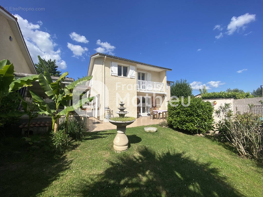 Maison à JASSANS-RIOTTIER