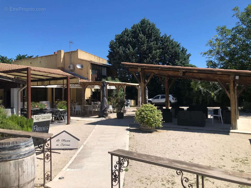 Maison à ENTRAIGUES-SUR-LA-SORGUE