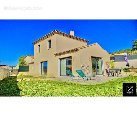 Maison à LE CASTELLET