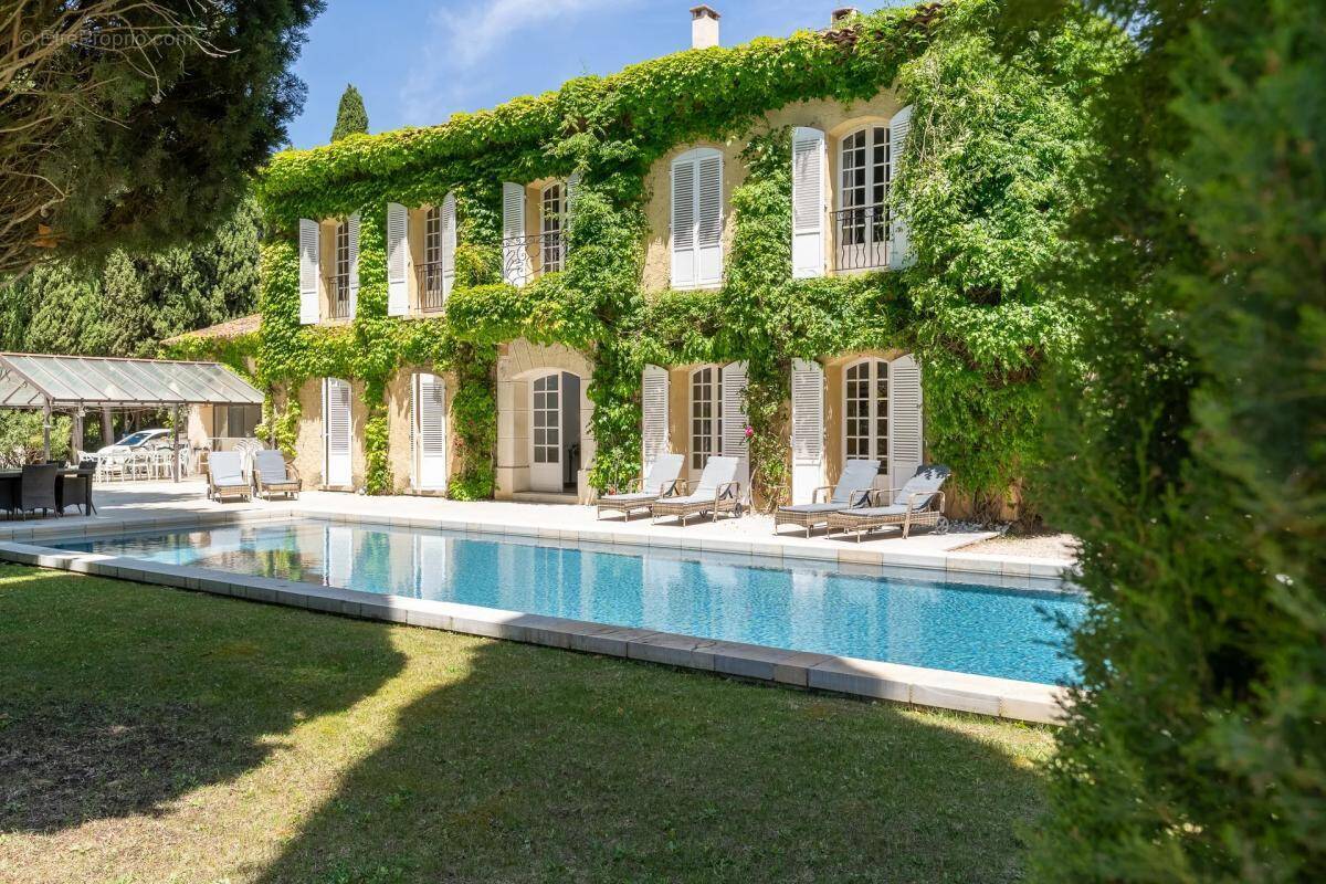 Maison à SAINT-CYR-SUR-MER