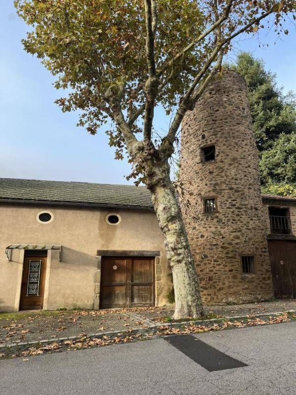 Parking à BLESLE