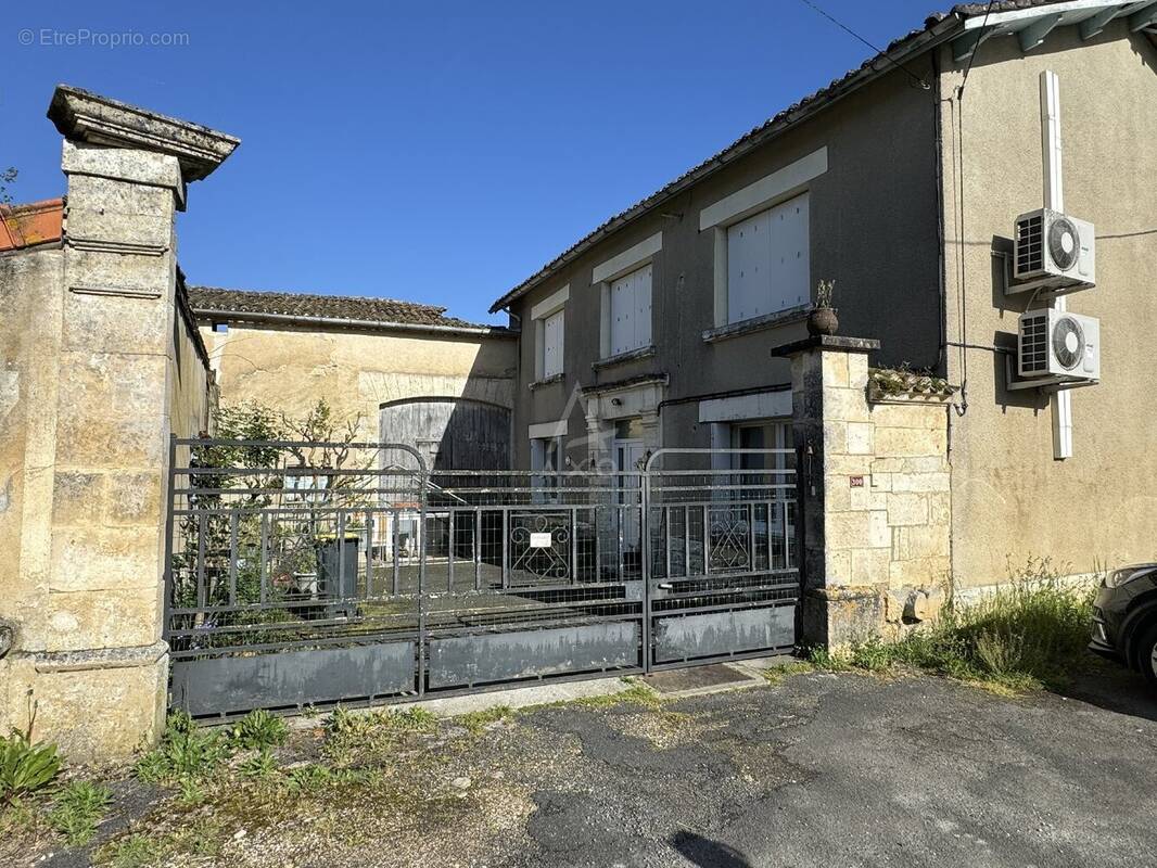 Maison à CHAMPNIERS