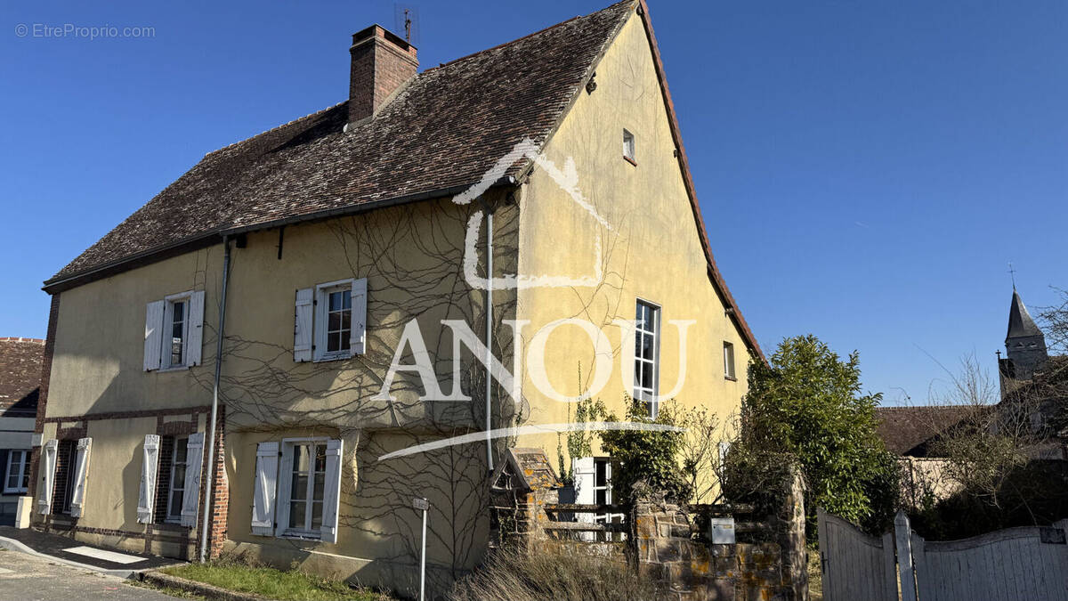 Maison à COMBRES