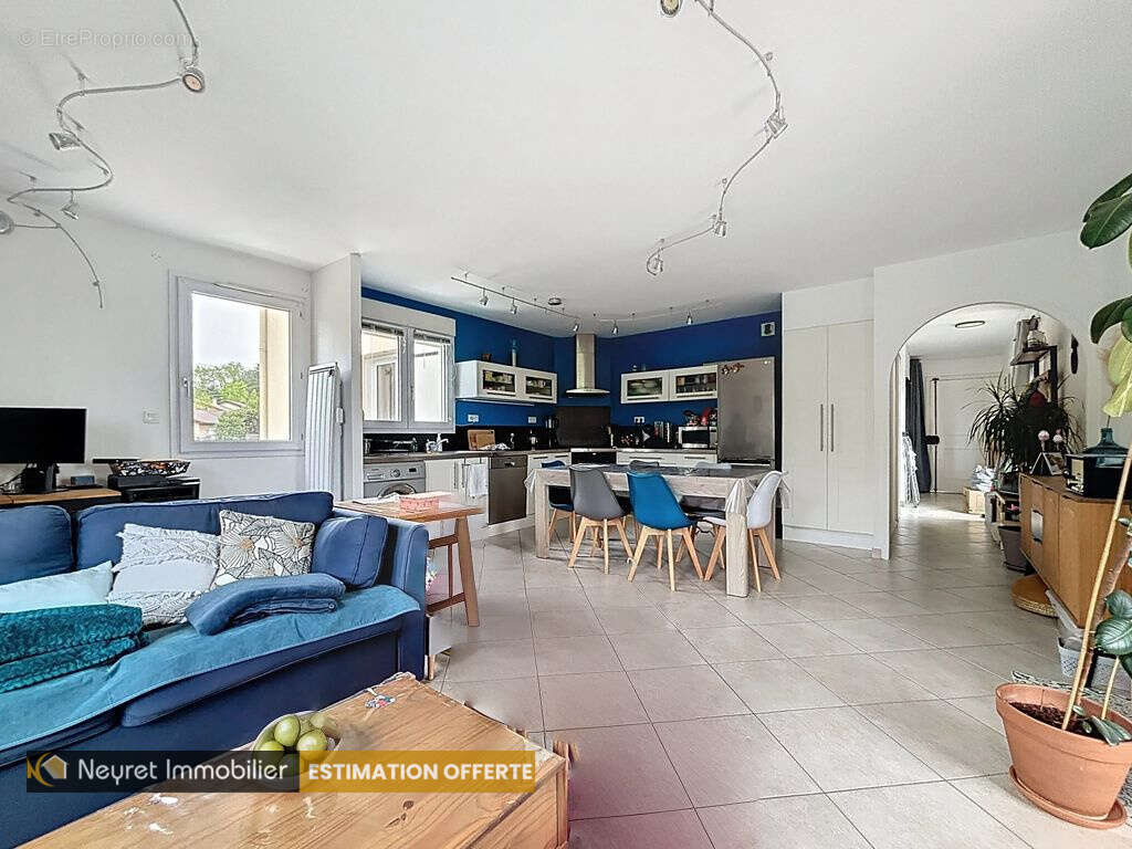 Appartement à SAINT-GENIS-LAVAL