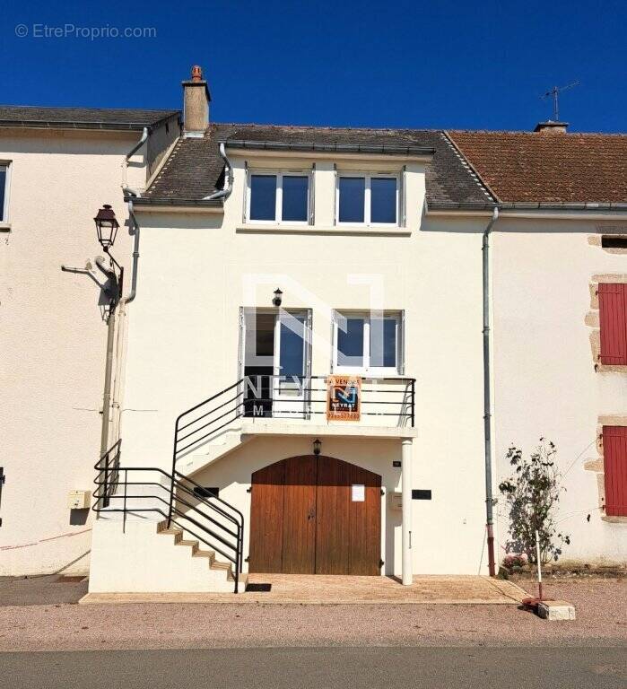 Maison à SAINT-LEGER-SOUS-BEUVRAY