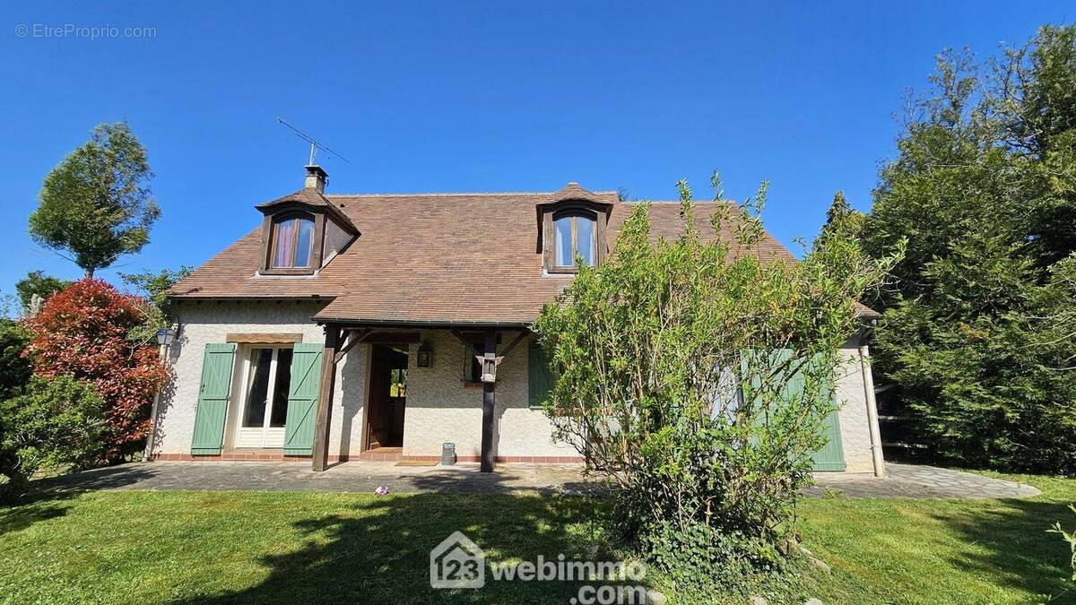 Venez découvrir cette maison de 180 m² sur un terrain de 5344 m². - Maison à MOIGNY-SUR-ECOLE