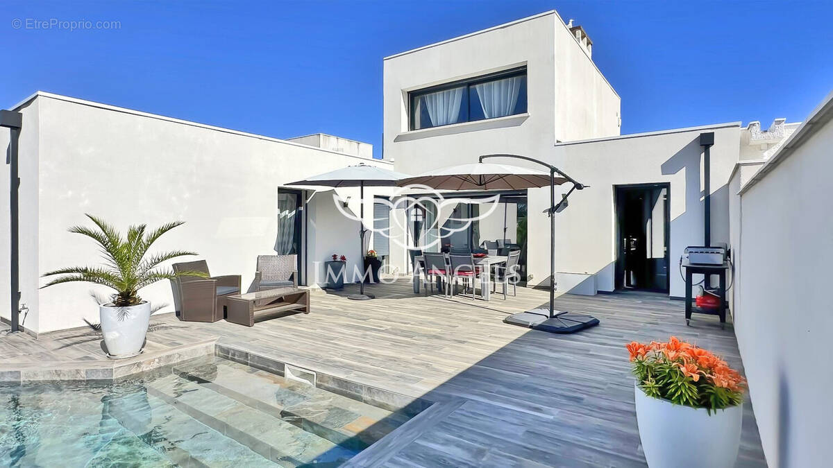 Maison à MAUGUIO