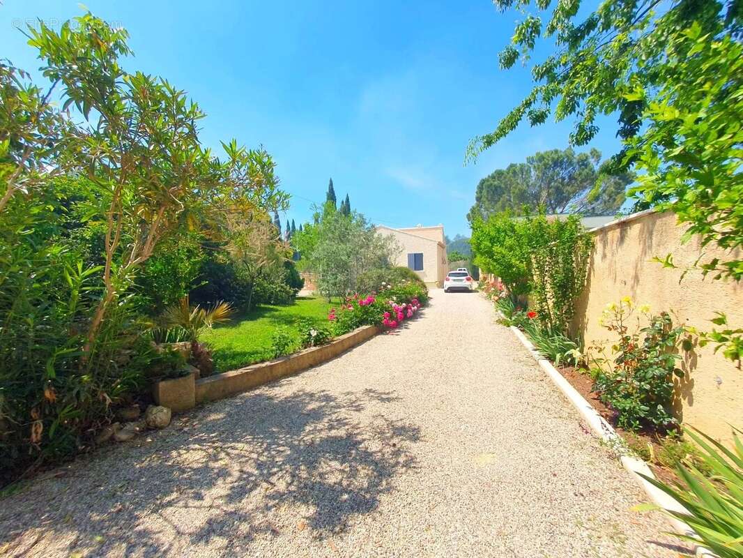 Maison à MORIERES-LES-AVIGNON