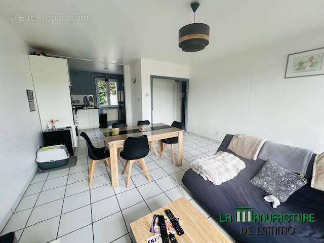 Appartement à SAINT-PRIEST-EN-JAREZ