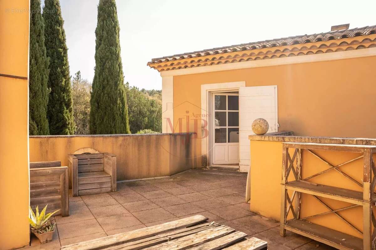 Maison à MAS-BLANC-DES-ALPILLES